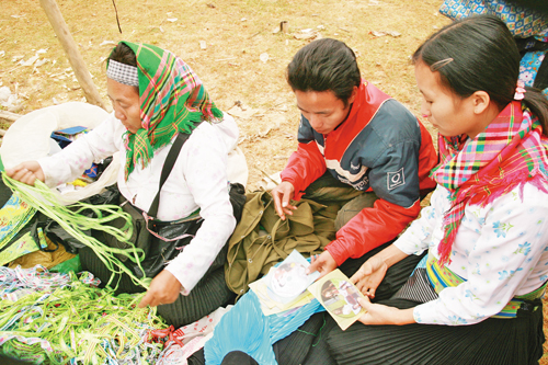 CHỢ PHIÊN ĐÀ VỊ