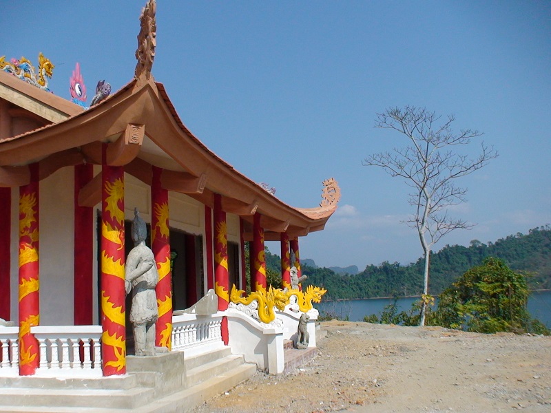 Đền Pác Tạ Na Hang