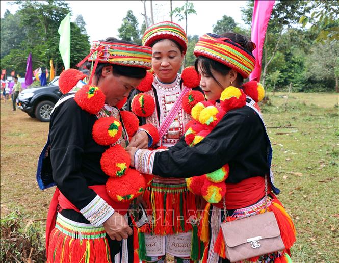 ĐẶC SẮC THỔ CẨM Ở NA HANG - TUYÊN QUANG